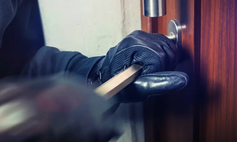 Porte blindée avec finition soignée améliorant l'isolation à Toulouse